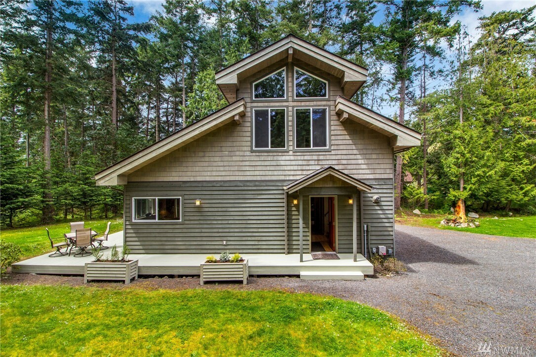 Property Photo:  413 Island Dr  WA 98250 