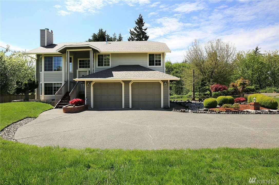 Property Photo: 4924 226th St SW WA 98043