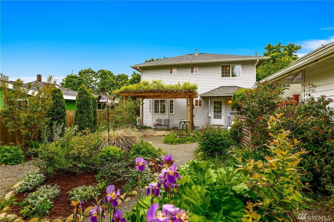 Property Photo: 922 25th Ave S WA 98144