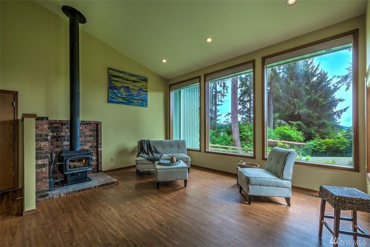 Property Photo:  420 Little Acres Dr  WA 98277 