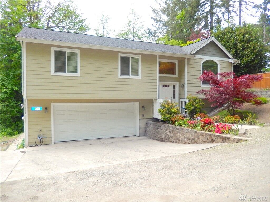 Property Photo:  13001 Greenwood St  WA 98370 