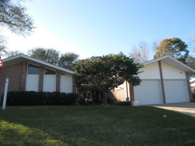 Property Photo:  615 Golf Course Drive  FL 32547 