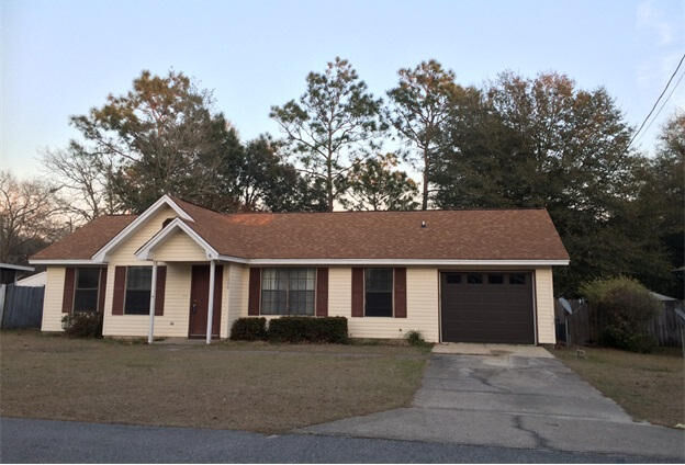 Property Photo: 406 Oak Place FL 32539