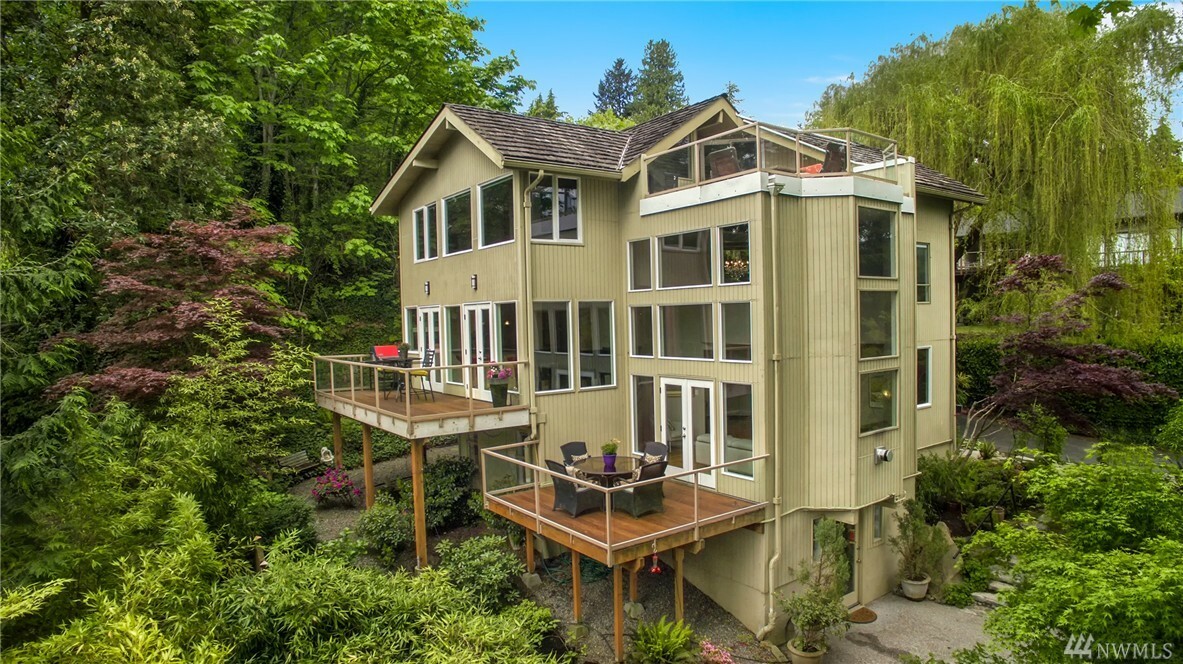 Property Photo:  4290 Shoreclub Dr  WA 98040 
