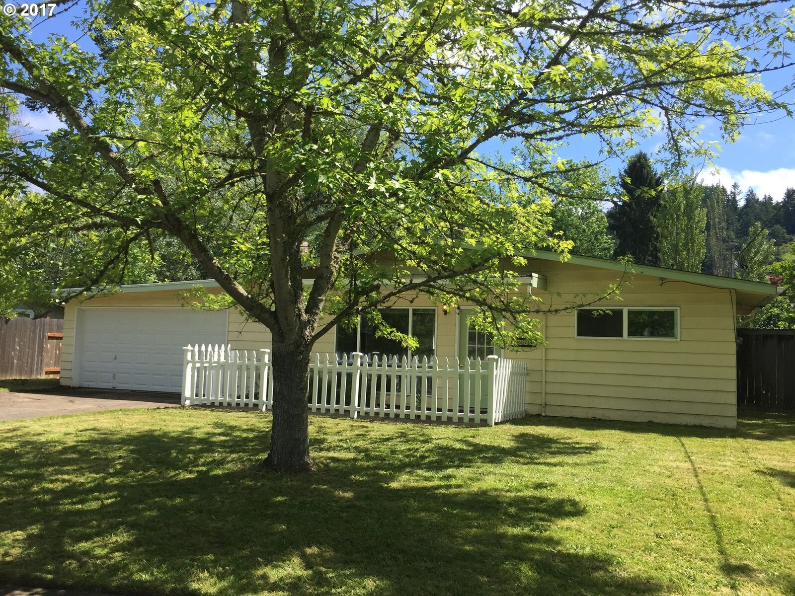 Property Photo: 3875 E Amazon Dr OR 97405