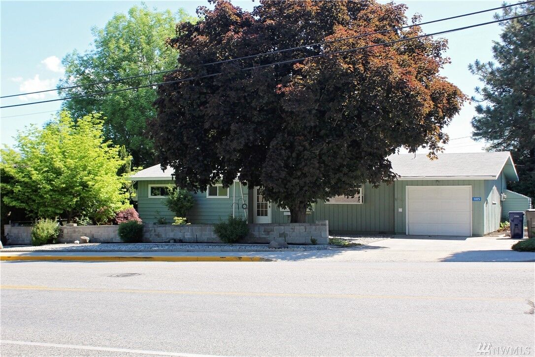 Property Photo:  1105 S Miller St  WA 98801 