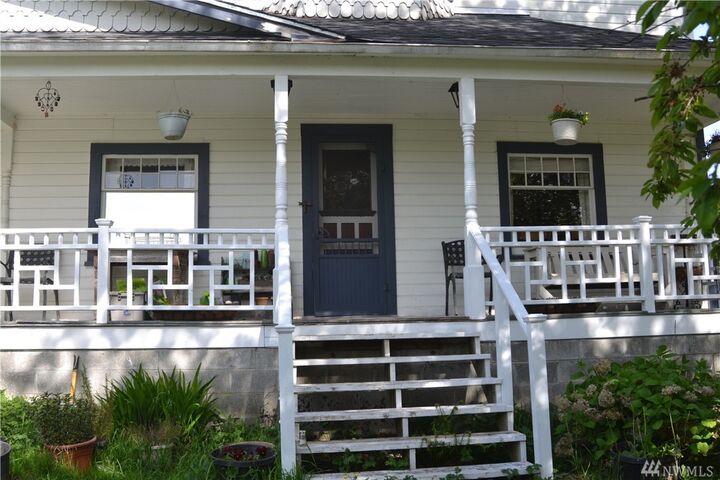 Property Photo: 826 C St WA 98593