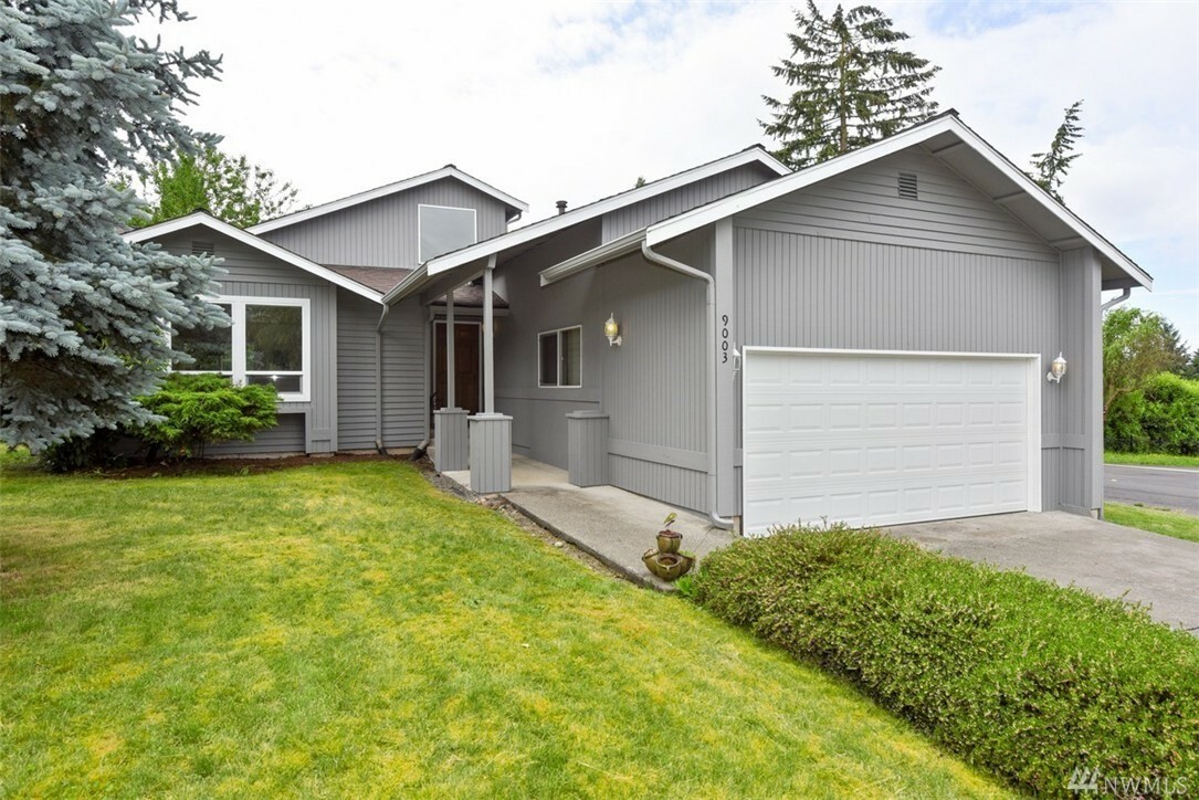 Property Photo:  9003 NE 138th Place  WA 98034 