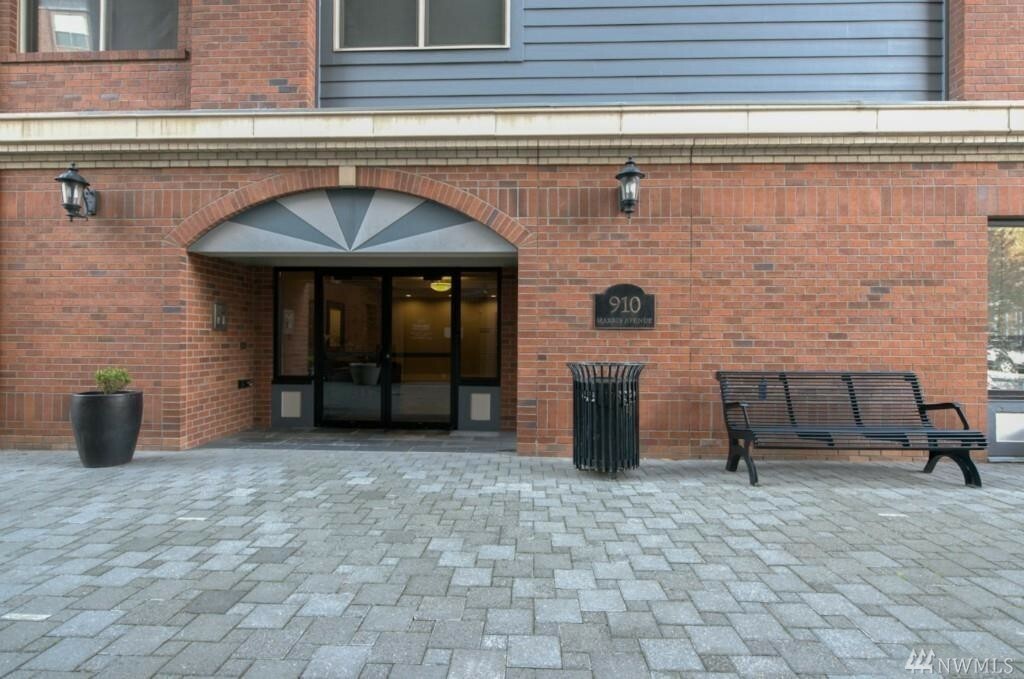 Property Photo:  910 Harris Ave 303  WA 98225 