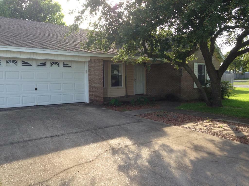 Property Photo:  116 Loop Drive  FL 32536 