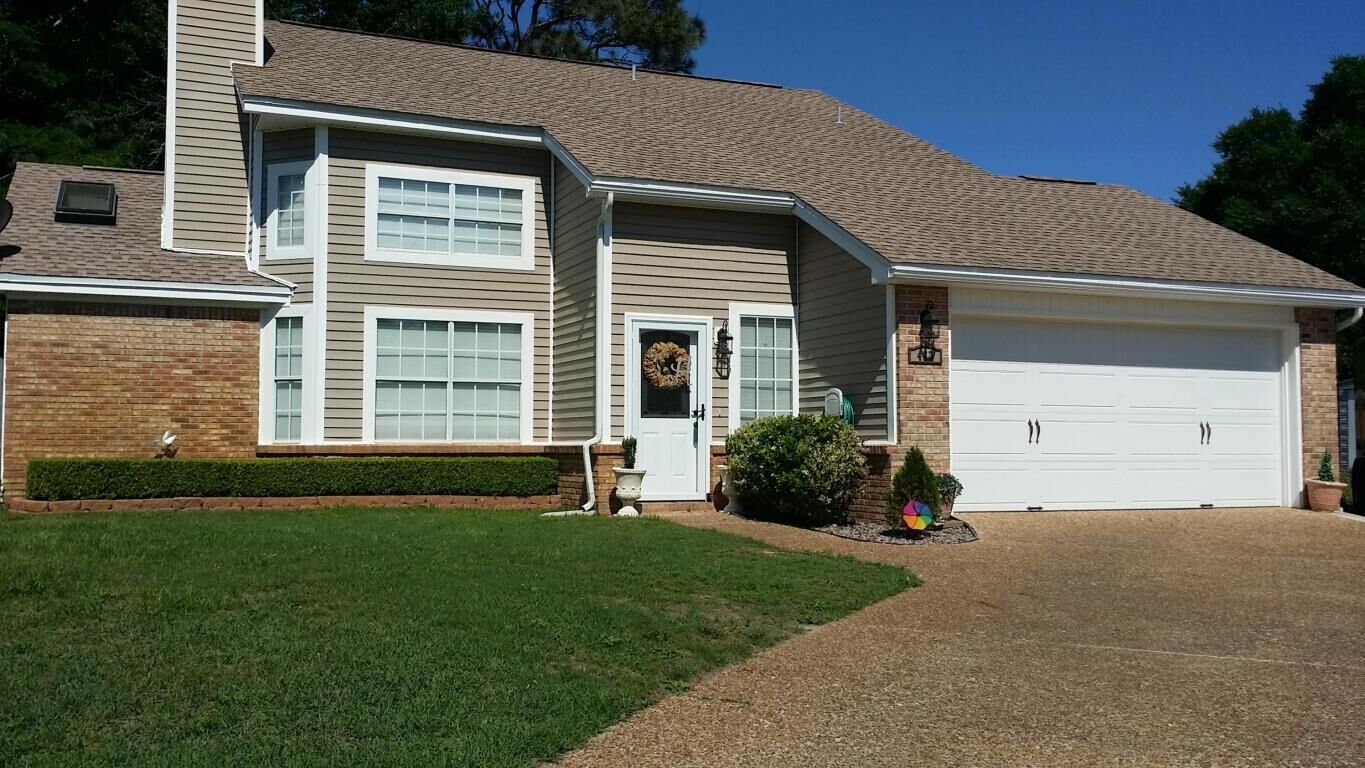 Property Photo:  423 Canterbury Court  FL 32548 