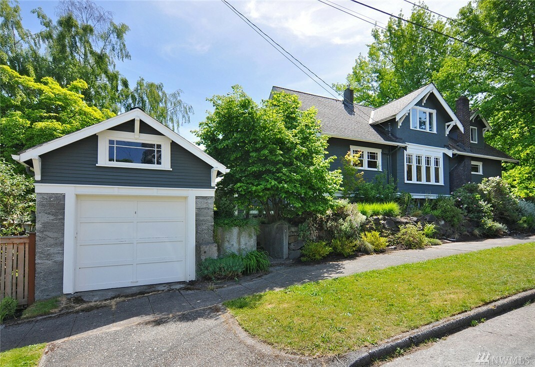 Property Photo: 702 N 59th St WA 98103