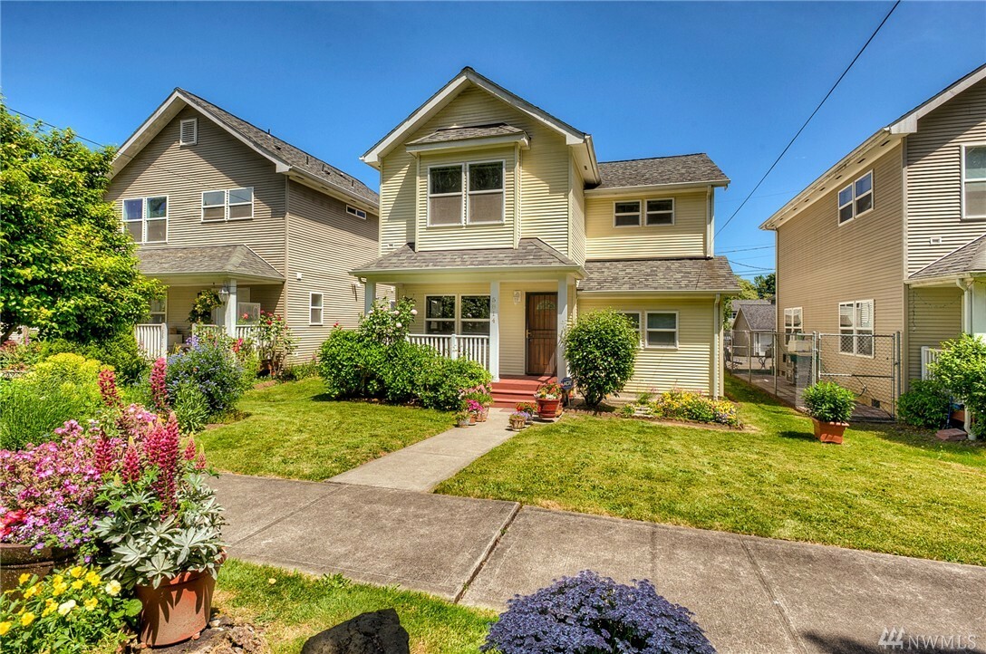 Property Photo: 5814 32nd Ave S WA 98118