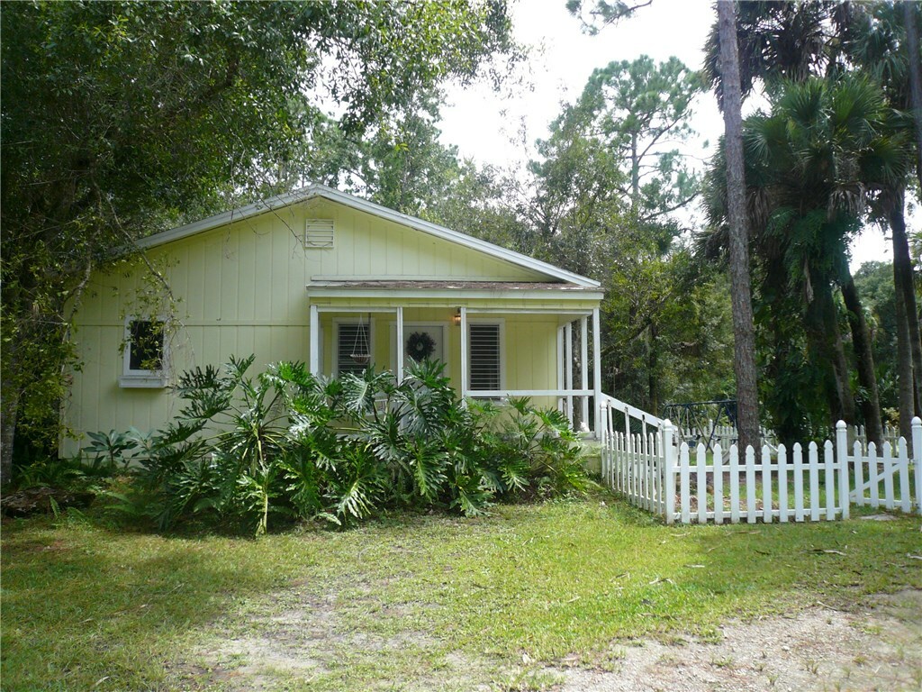 Property Photo:  5058 SW Cherokee Street Cottage  FL 34990 