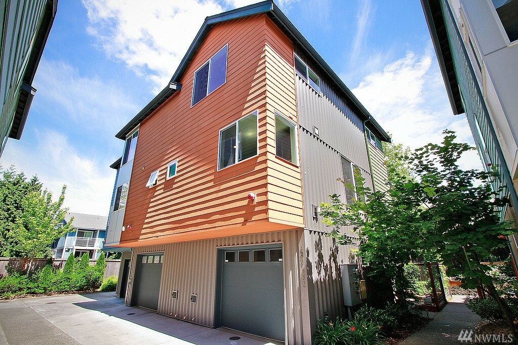 Property Photo: 480 N 130th St WA 98133