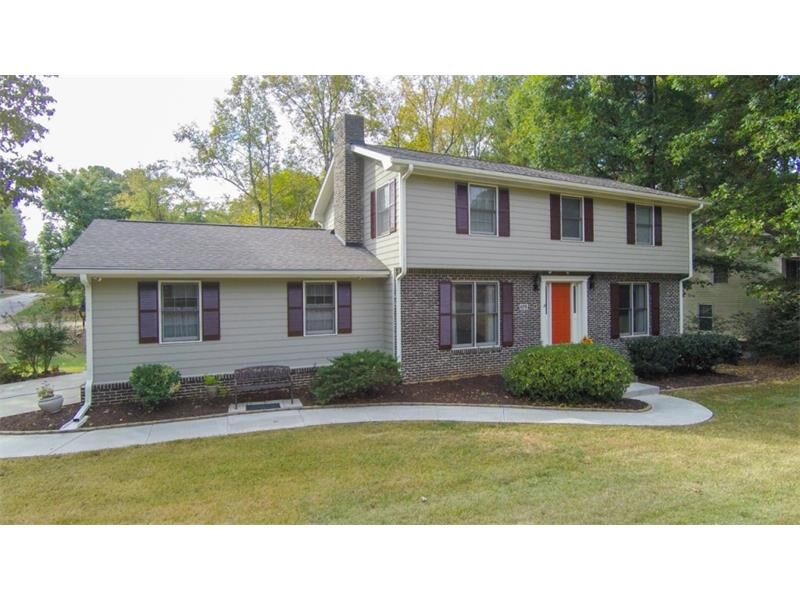 Property Photo:  875 Sweet Briar Lane   30094 