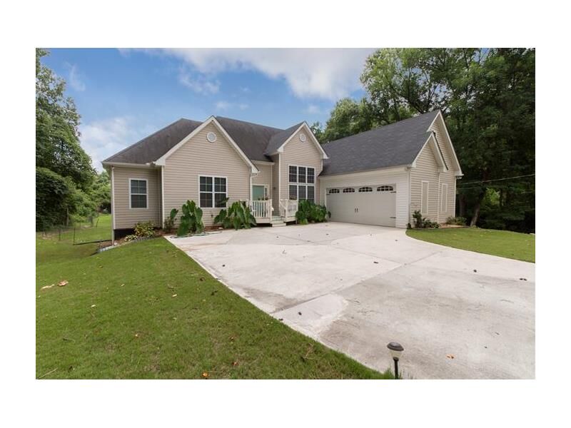 Property Photo: 2844 Valley Heart Drive NW 30318