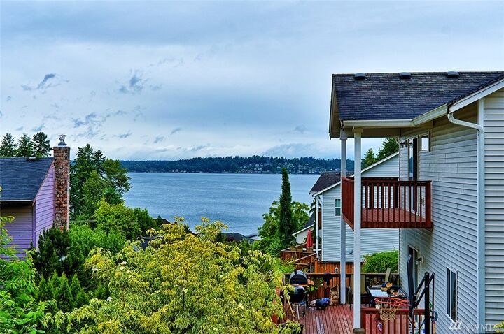 Property Photo: 1322 113th Ave SE WA 98258