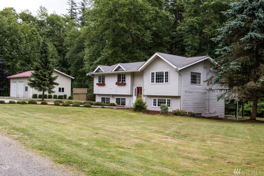 Property Photo: 8826 Valley View Rd WA 98240