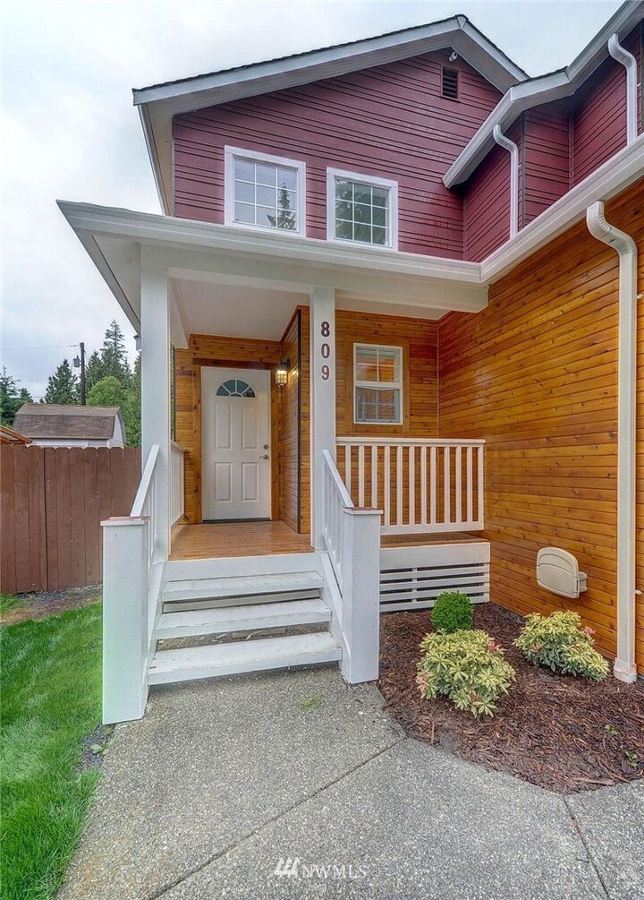 Property Photo:  809 SE 108th Place  WA 98208 