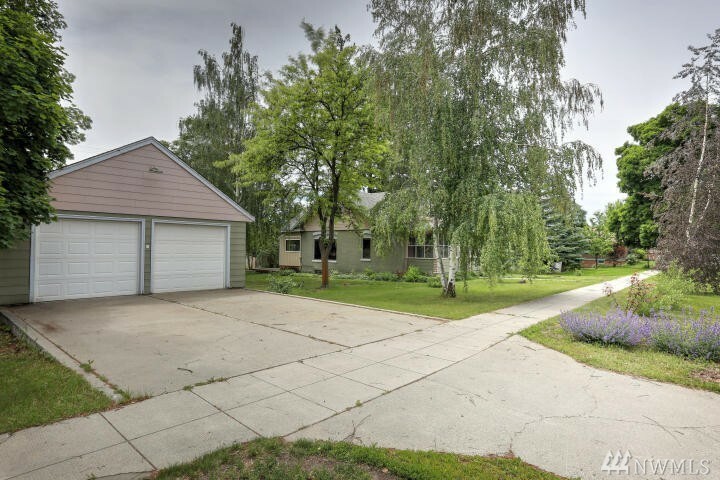 Property Photo:  312 Birch St  WA 98858 