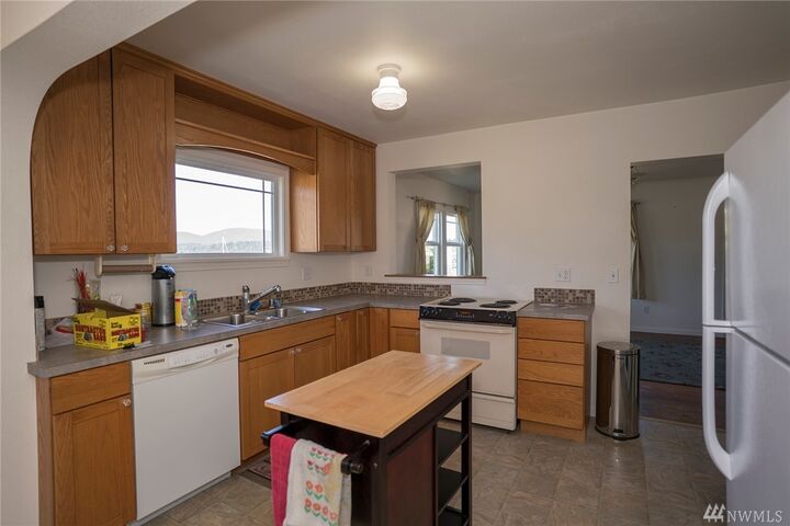 Property Photo:  1419 5th St  WA 98221 