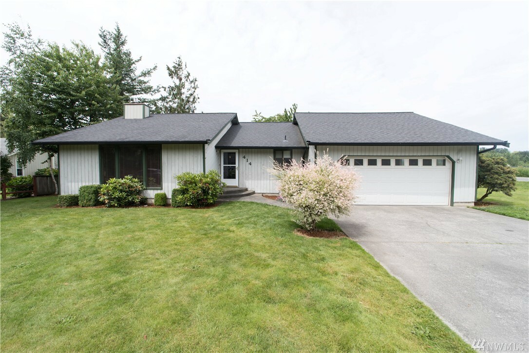 Property Photo:  414 Mead Ave  WA 98247 