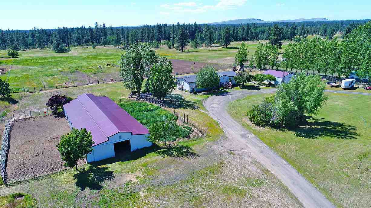 Property Photo:  16518 S Dover Rd  WA 99004 