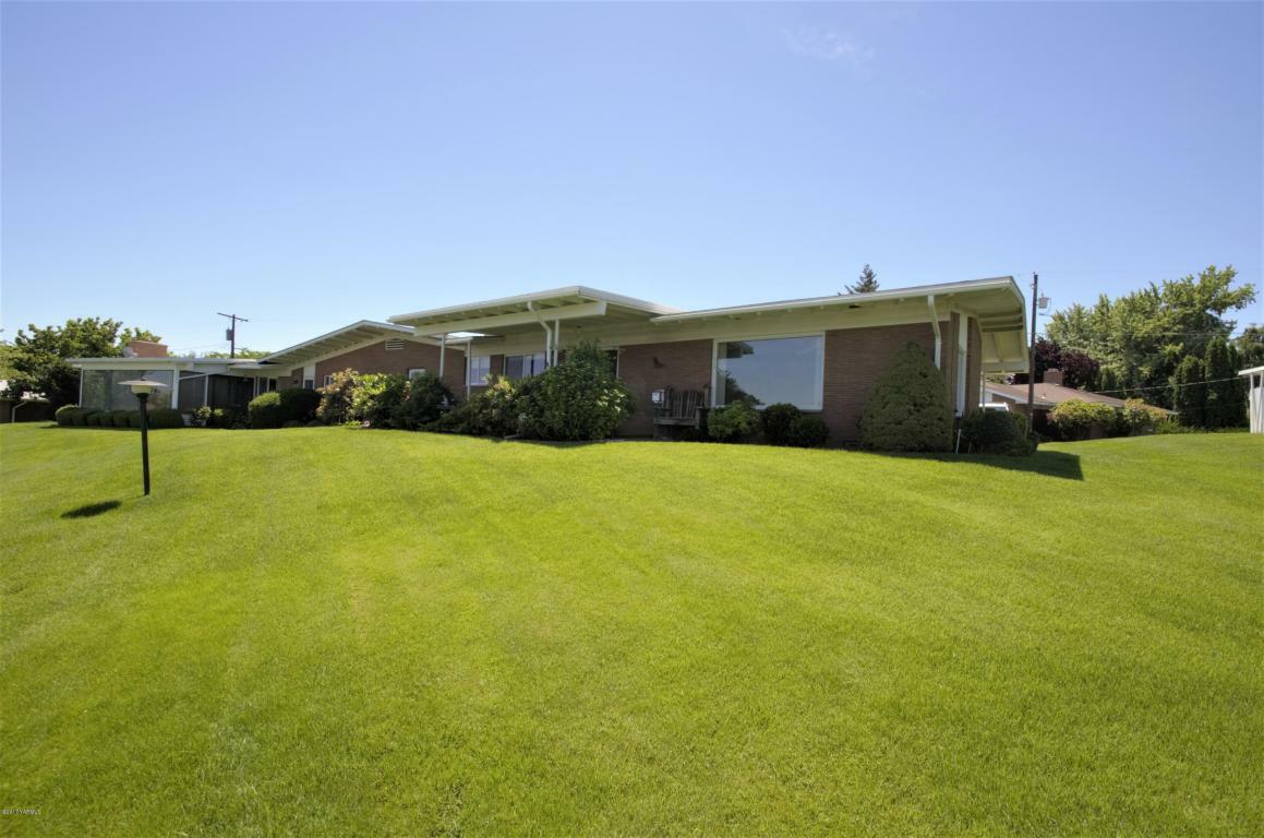 Property Photo:  3810 Sunrise Park Dr  WA 98902 