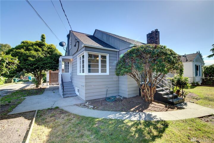 Property Photo: 3015 NW 77th St WA 98117