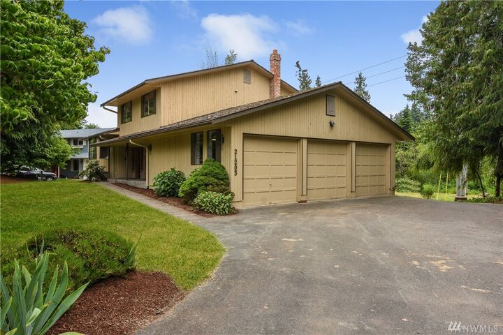 Property Photo:  21203 Poplar Wy  WA 98036 