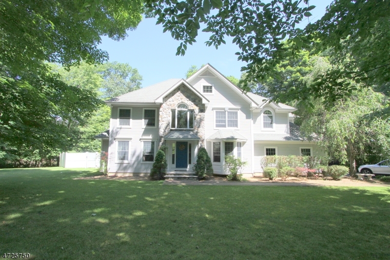 Property Photo:  10 Pheasant Walk  NJ 07871 