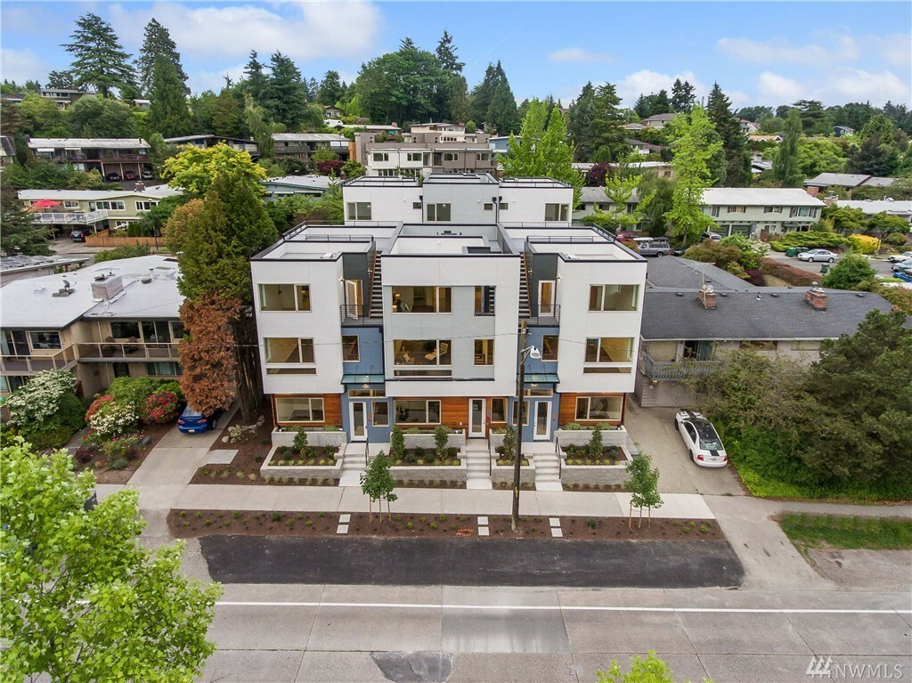 Property Photo: 5043 Sand Point Place NE WA 98105