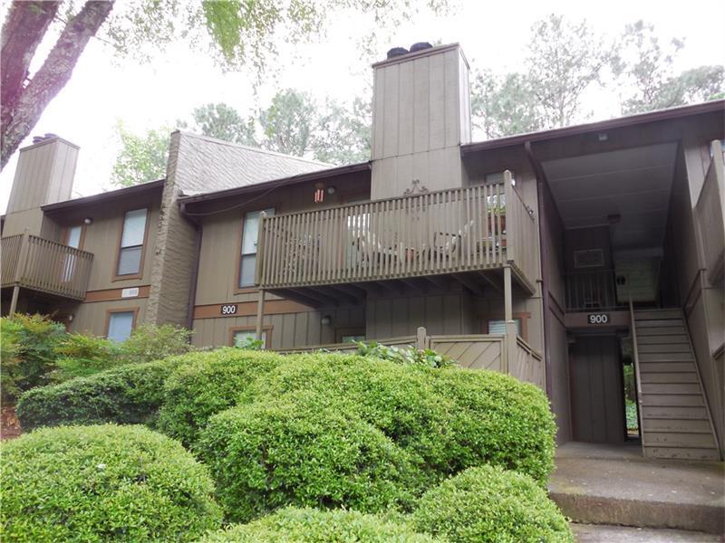 Property Photo:  916 Dunbar Drive   30338 