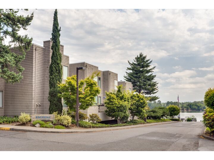 5858 SW Riveridge Ln 16  Portland OR 97239 photo