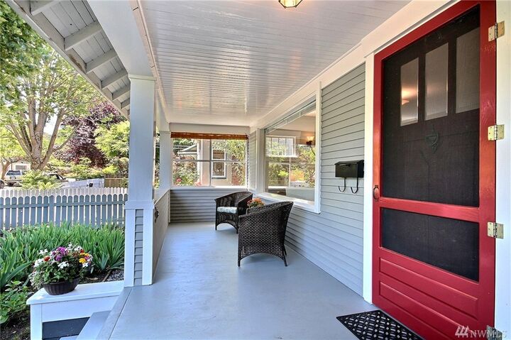 Property Photo:  1431 31st Ave  WA 98122 