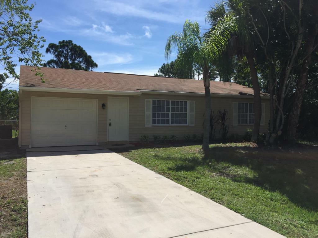 Property Photo:  2731 SE Buccaneer Circle  FL 34952 