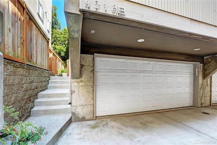 Property Photo:  4218 Evanston Ave N B  WA 98103 