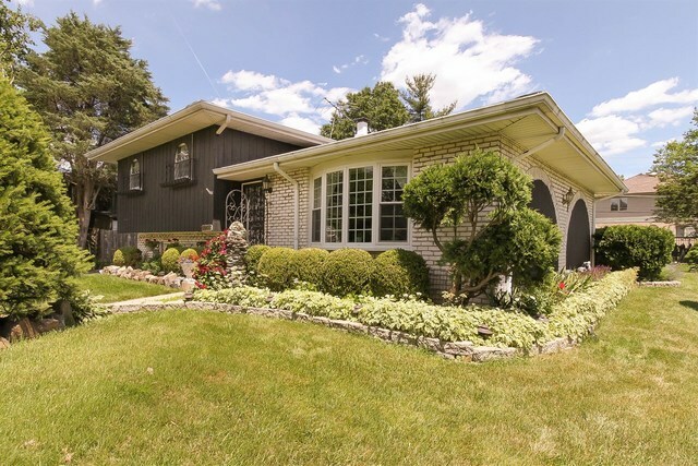 Property Photo:  6235 Puffer Road  IL 60516 