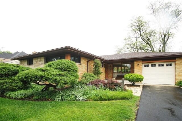 Property Photo: 412 Huntington Lane IL 60126