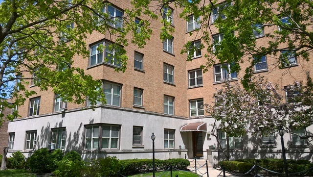 Property Photo:  2610 Balmoral Avenue 302  IL 60625 