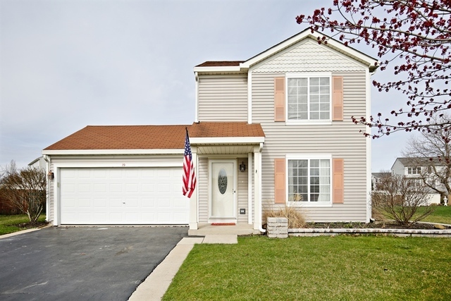 Property Photo:  19 Barcroft Court  IL 60177 