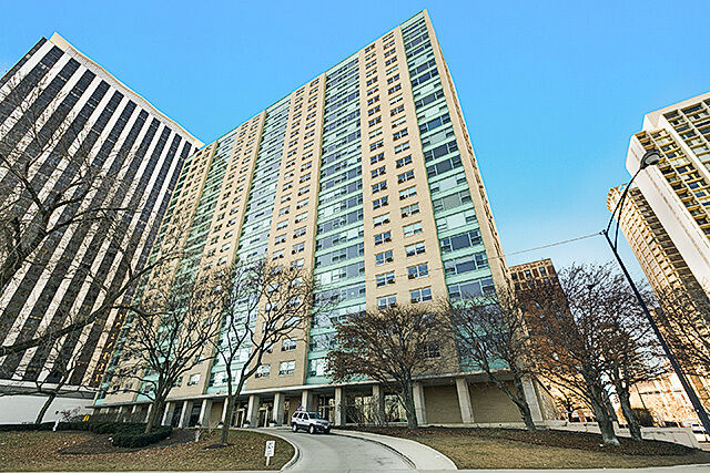 Property Photo:  3180 N Lake Shore Drive 11G  IL 60657 