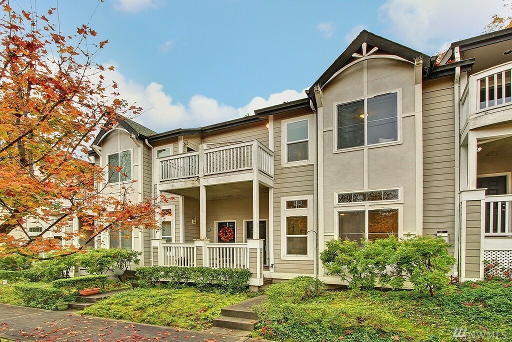 Property Photo:  9700 Ravenna Ave NE 2  WA 98115 