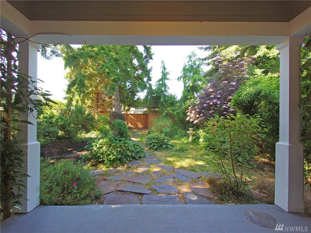 Property Photo:  1715 W 6th St  WA 98363 