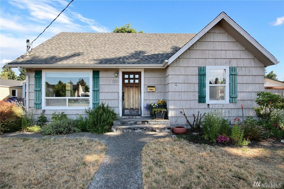 Property Photo:  820 SW 139th St  WA 98166 