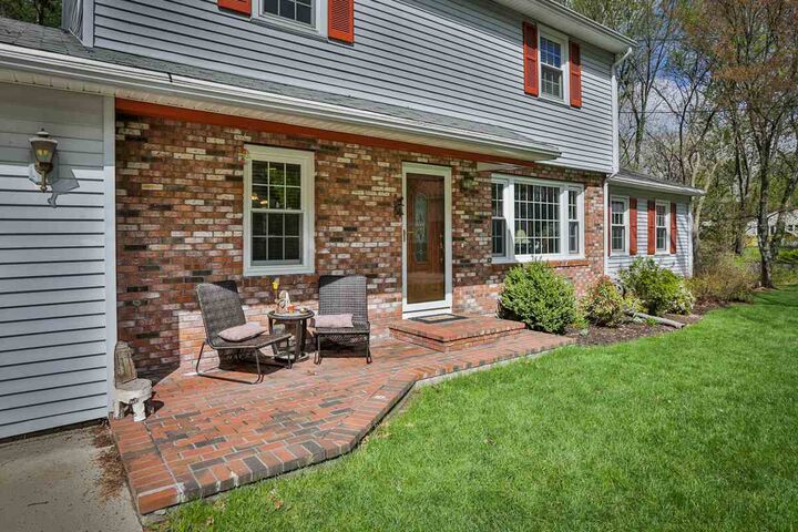 Property Photo: 7 Sherwood Drive NH 03063-2119