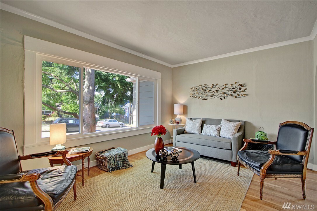 Property Photo: 921 N 88th St WA 98103