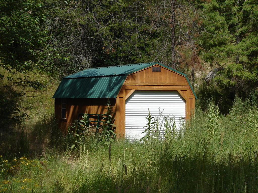 Property Photo:  2366 B & C Aladdin  WA 99114 