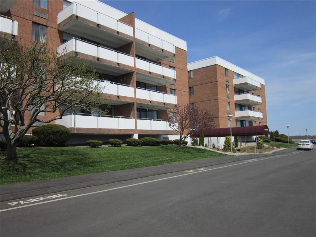 Property Photo:  50 Birdseye Street 309  CT 06615 